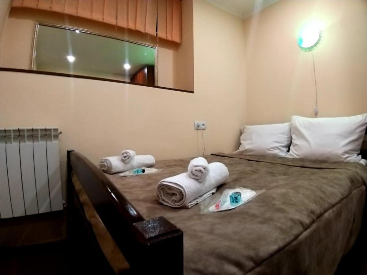 A&X Hostel And Tours エレバン エクステリア 写真